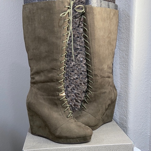 Shoes - Green Heeled Boots